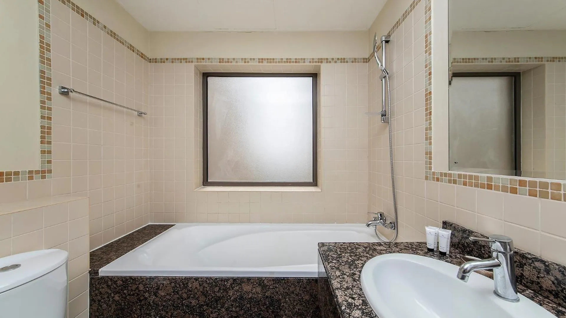 Excellent 1Bdr At Bahar 6 Apartment Dubai United Arab Emirates